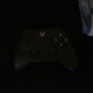 Xbox one black controller (right bumper has issues)